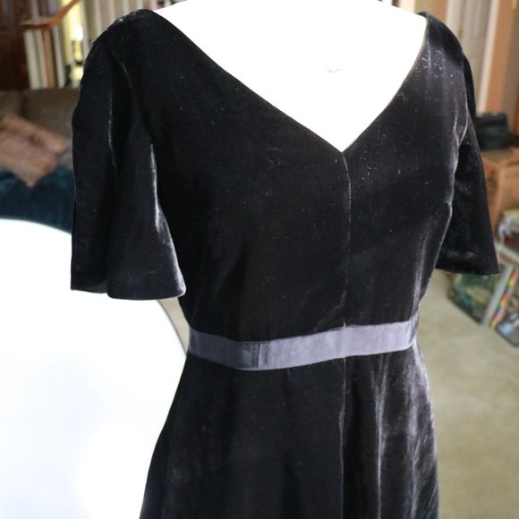Ann Taylor Dresses & Skirts - Ann Taylor crushed velvet dress